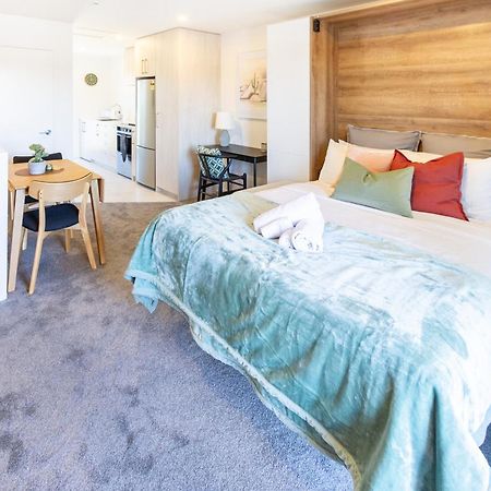 City Living: Upper Studio Haven On Wilmer ไครสต์เชิร์ช ภายนอก รูปภาพ