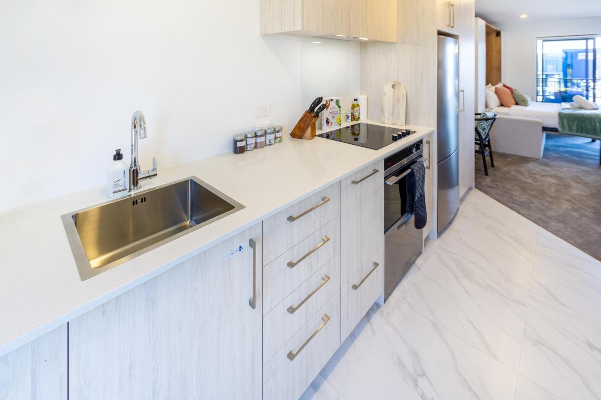 City Living: Upper Studio Haven On Wilmer ไครสต์เชิร์ช ภายนอก รูปภาพ