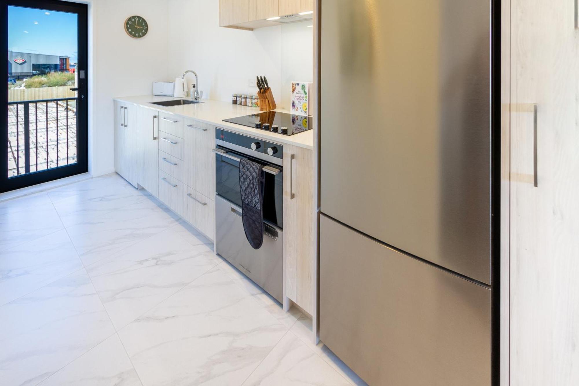 City Living: Upper Studio Haven On Wilmer ไครสต์เชิร์ช ภายนอก รูปภาพ